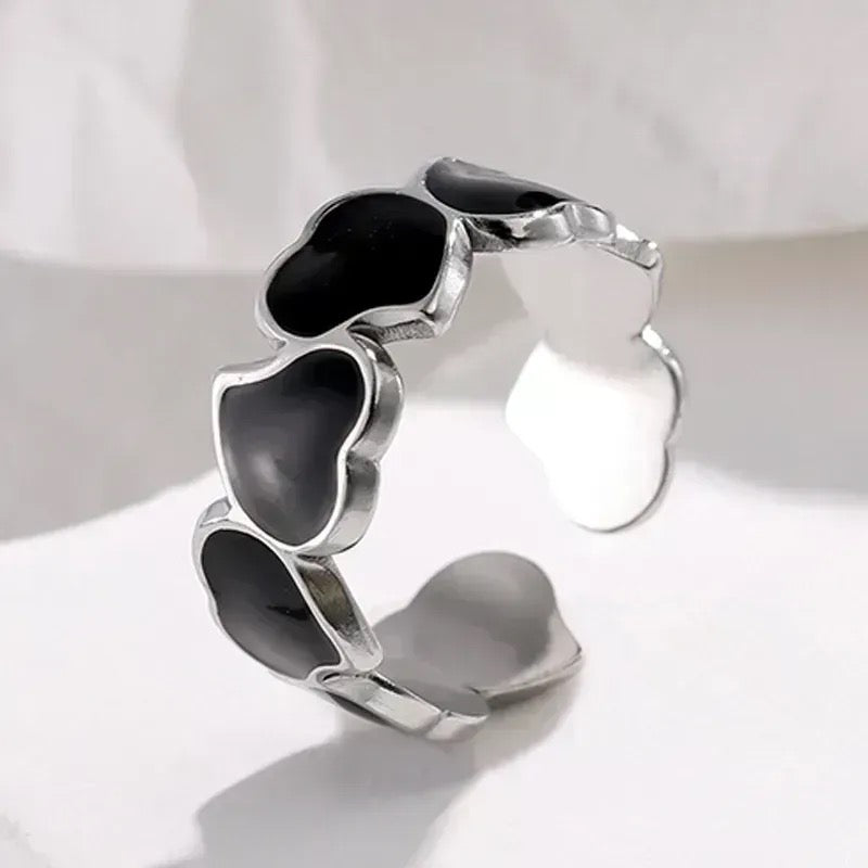 Ring of Hearts - Black